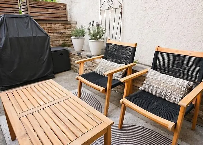 Boutique Retreat Private Patio Fire Pit * Chicago